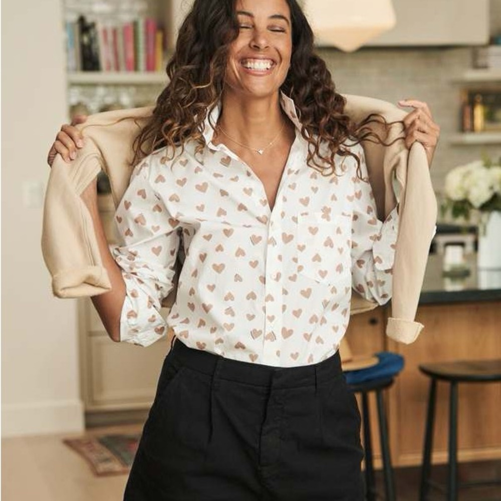 Frank & Eileen White Joedy Shirt with Tan Heart Pattern